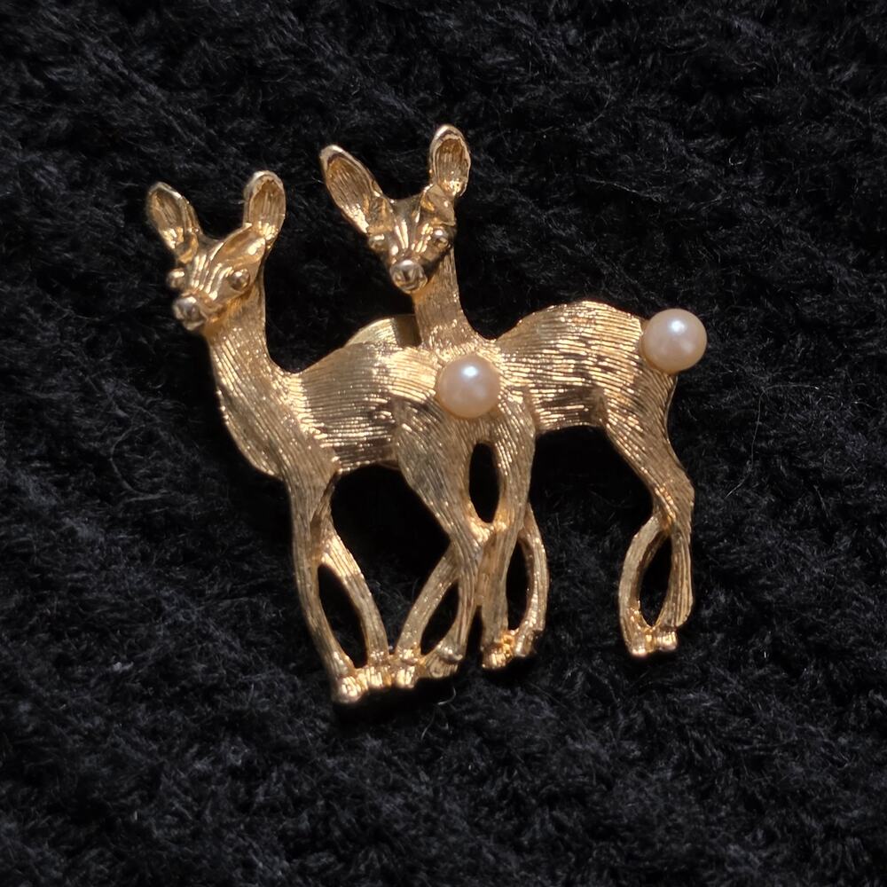 Vintage Gold Tone Deer Doe Brooch Faux Pearl Woodland Jewelry Pin